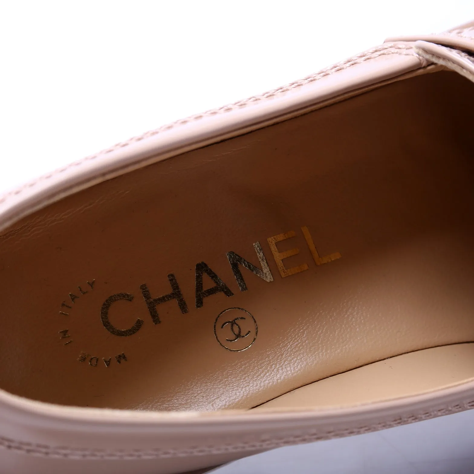Chain Logo Shiny Calfskin Loafers Size 37 Nude
