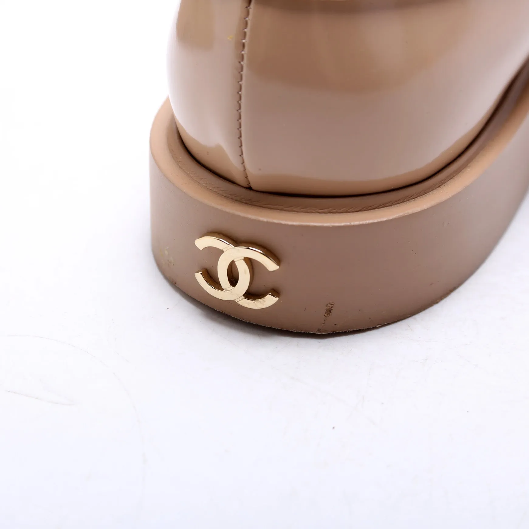 Chain Logo Shiny Calfskin Loafers Size 37 Nude