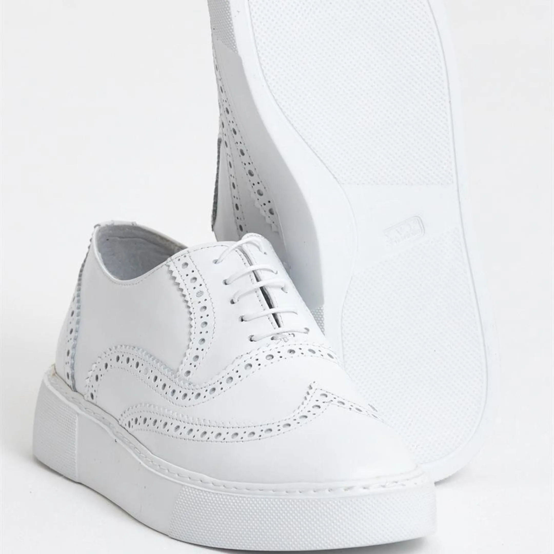 Madasat White Casual Shoes - 700 |