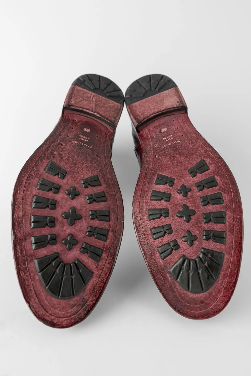 SLOANE burgundy-rich chelsea boots.