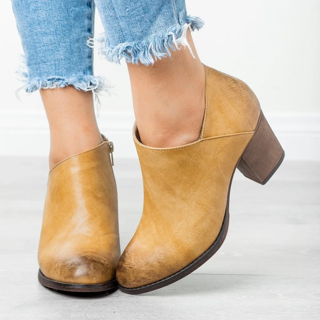 Women’s Pointed Toe Short Heel Ankle Boots